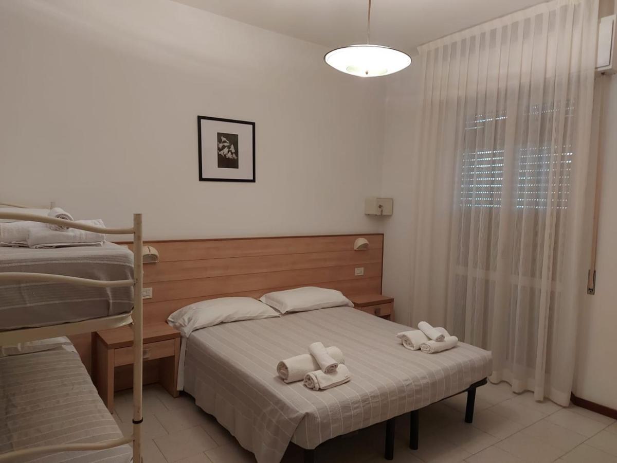 Hotel Brezza Rimini Exterior photo