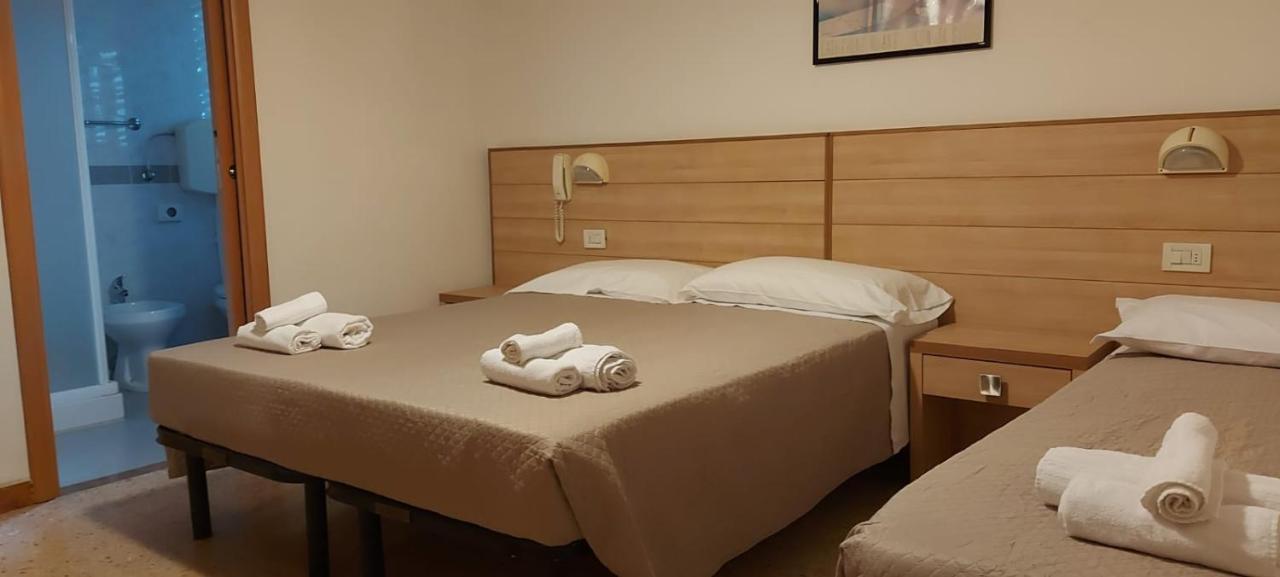 Hotel Brezza Rimini Exterior photo