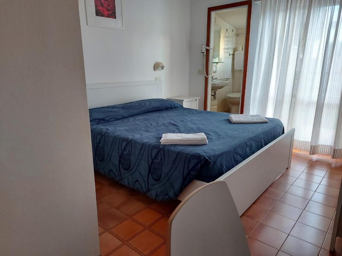 Hotel Brezza Rimini Exterior photo
