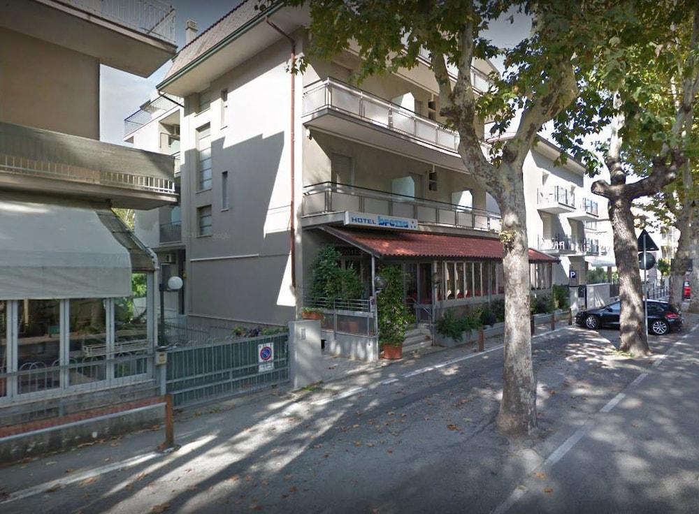 Hotel Brezza Rimini Exterior photo
