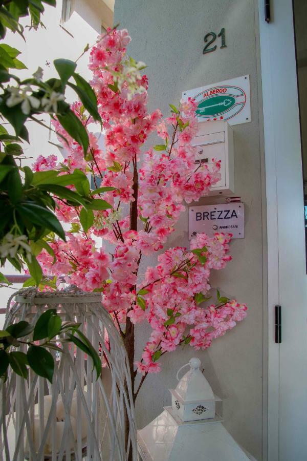 Hotel Brezza Rimini Exterior photo